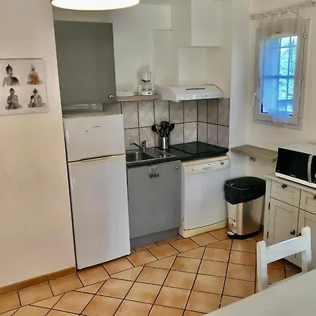 Appartement 1 Chambre 6 Couchages Dans Residence Avec Piscine Apartment Grimaud