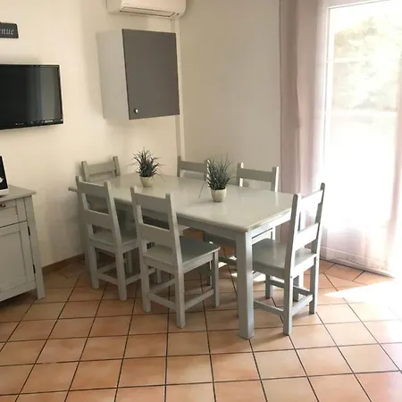 Appartement 1 Chambre 6 Couchages Dans Residence Avec Piscine